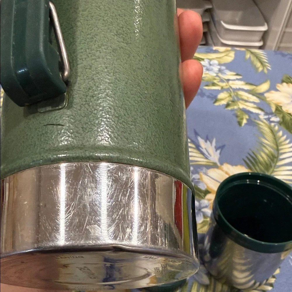 Stanley Classic Green Thermos - Picture 7 of 7